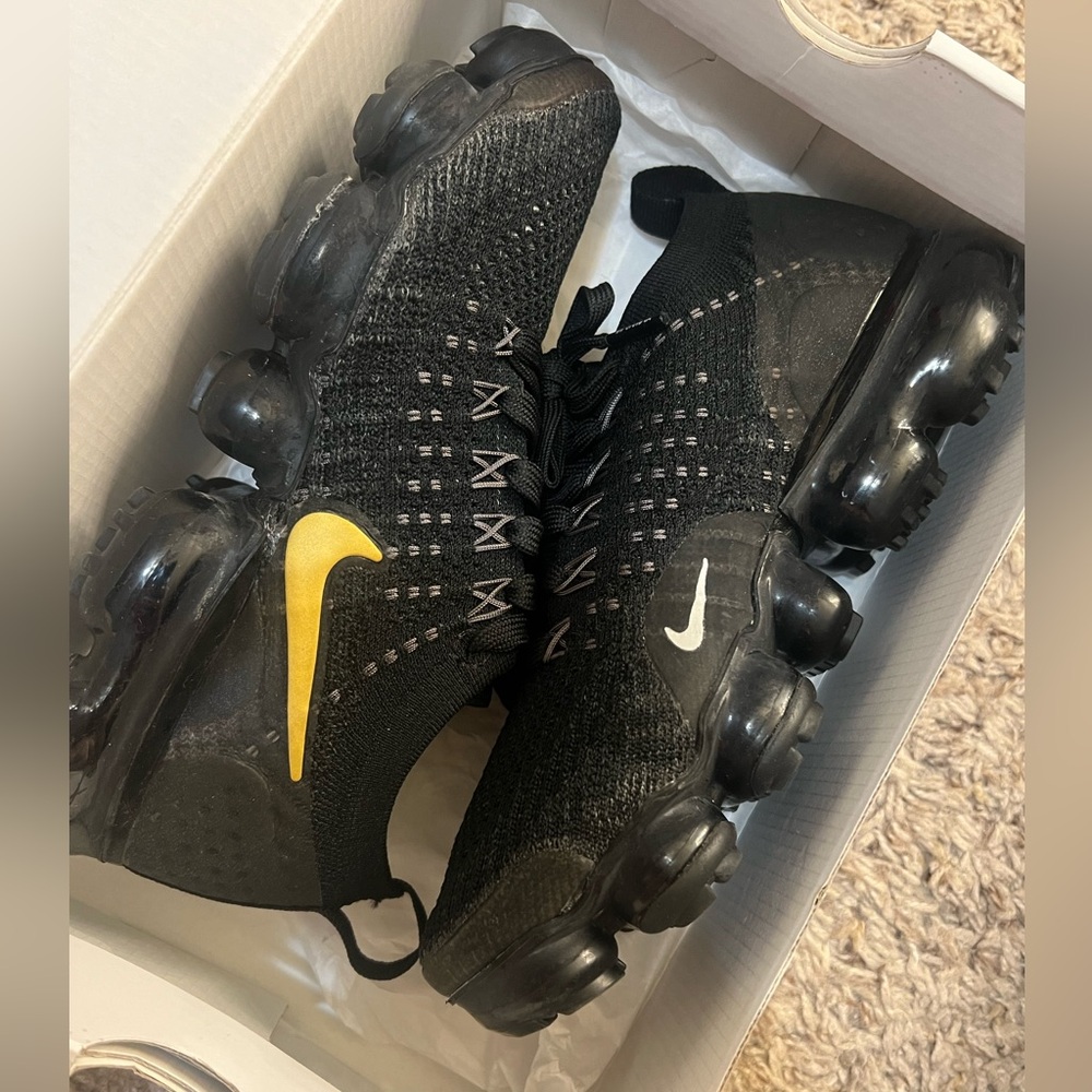 black vapormax